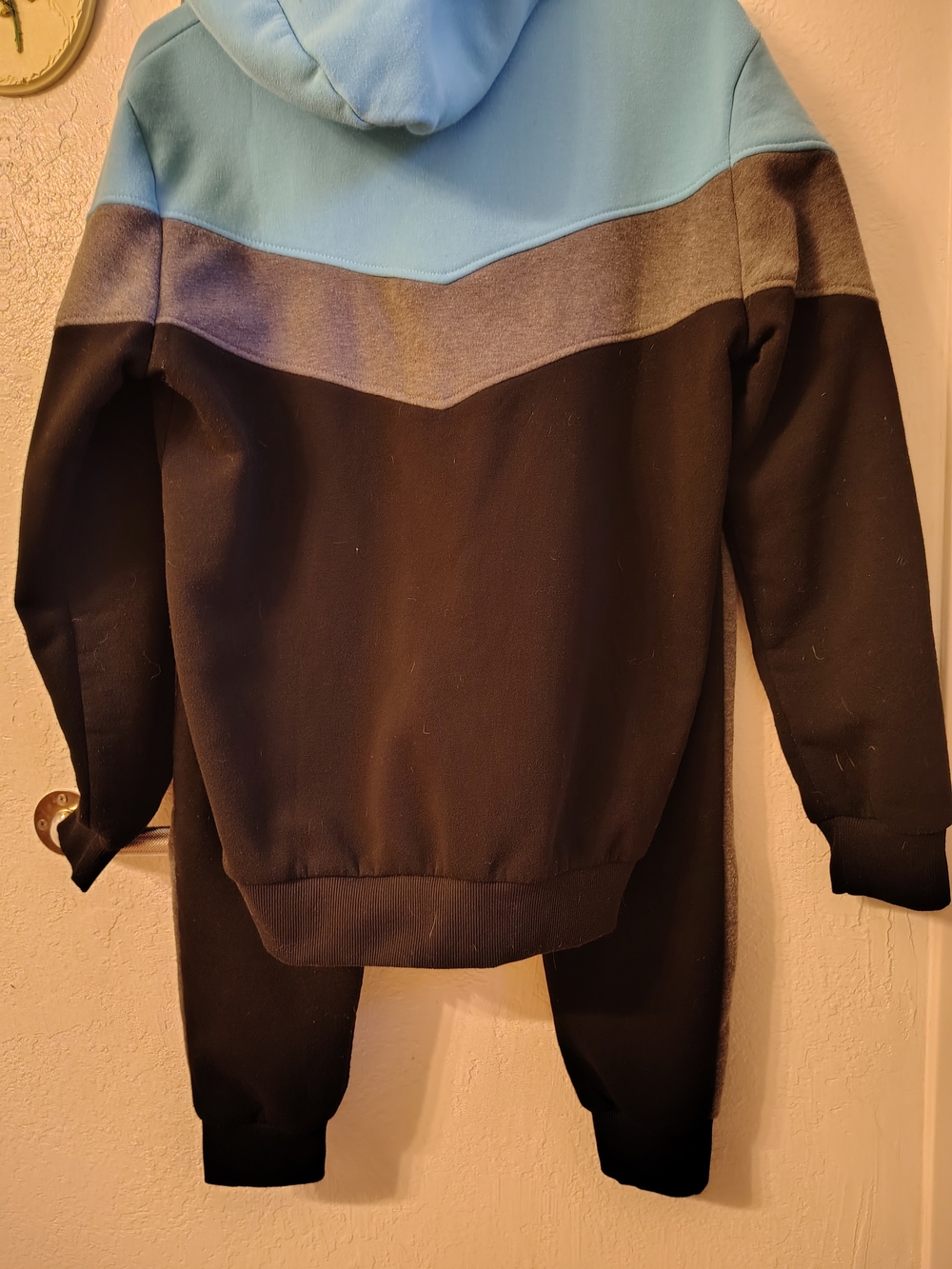 Source Unknown Black, Gray & Light Blue Colorblock Jogger Set